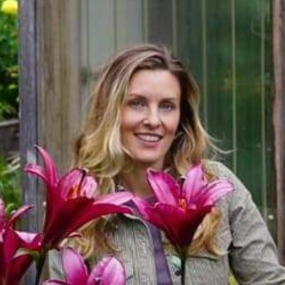 Meet your Posher, Erica - Picture 1 of 1